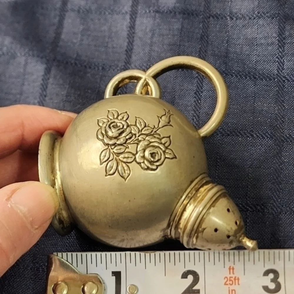 Vintage Metal Reg' D. Design Made In Japan‎ Salt And Pepper Shakers